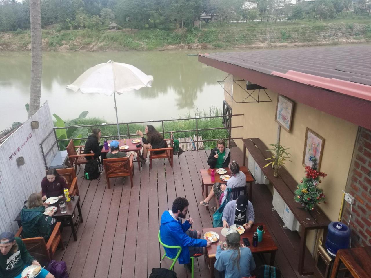 Mao Phasok Riverside Guesthouse Луанг Прабанг Екстериор снимка