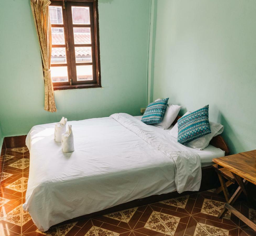Mao Phasok Riverside Guesthouse Луанг Прабанг Екстериор снимка